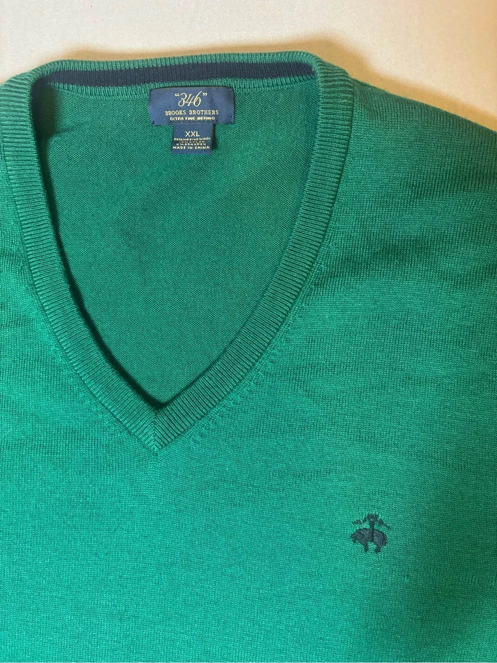 Brooks Brothers Men's V-Neck Sweater in Green. Navy Logo Size XXL Merino Wool